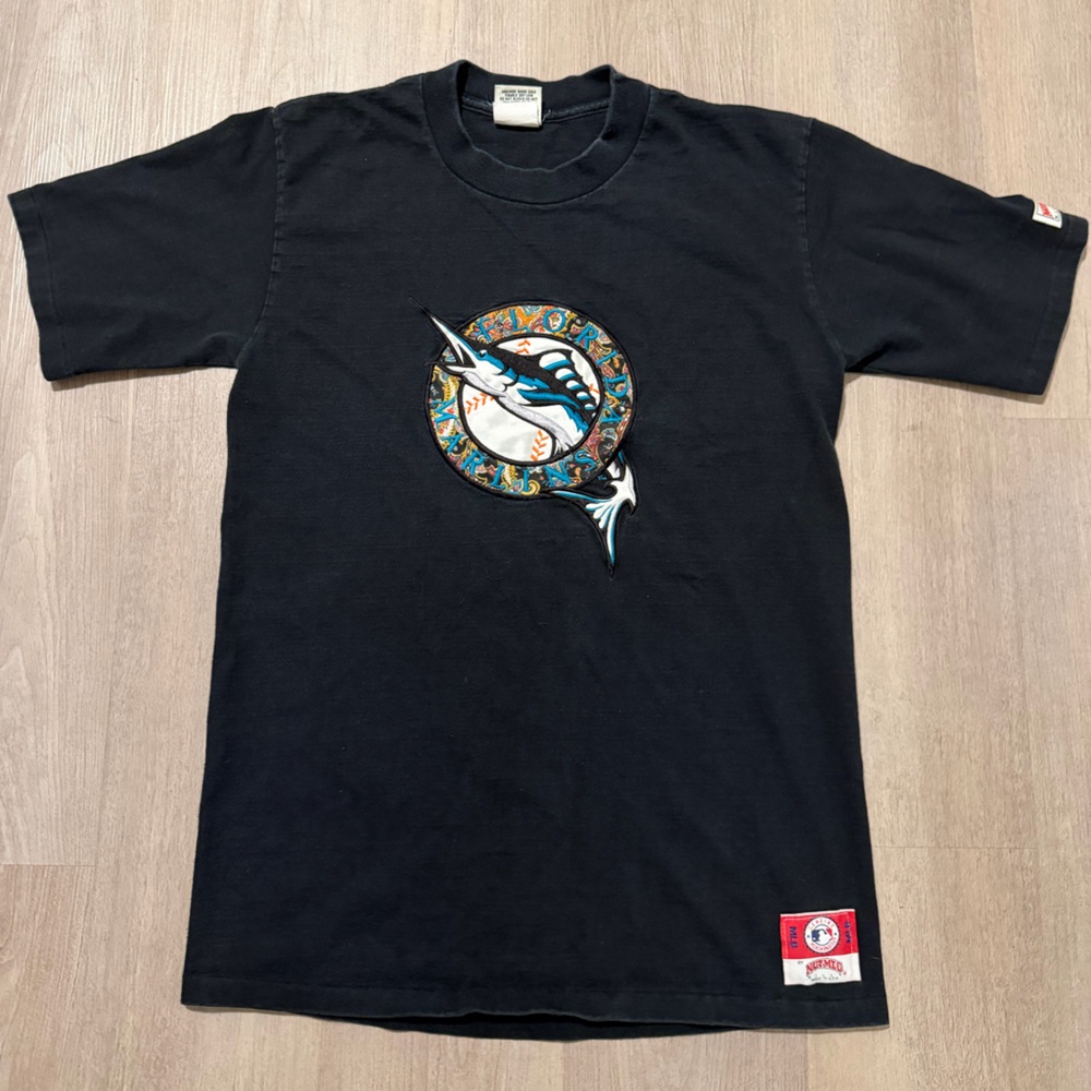Vintage 90s Florida Marlins T-Shirt - Rare MLB Collectible T3